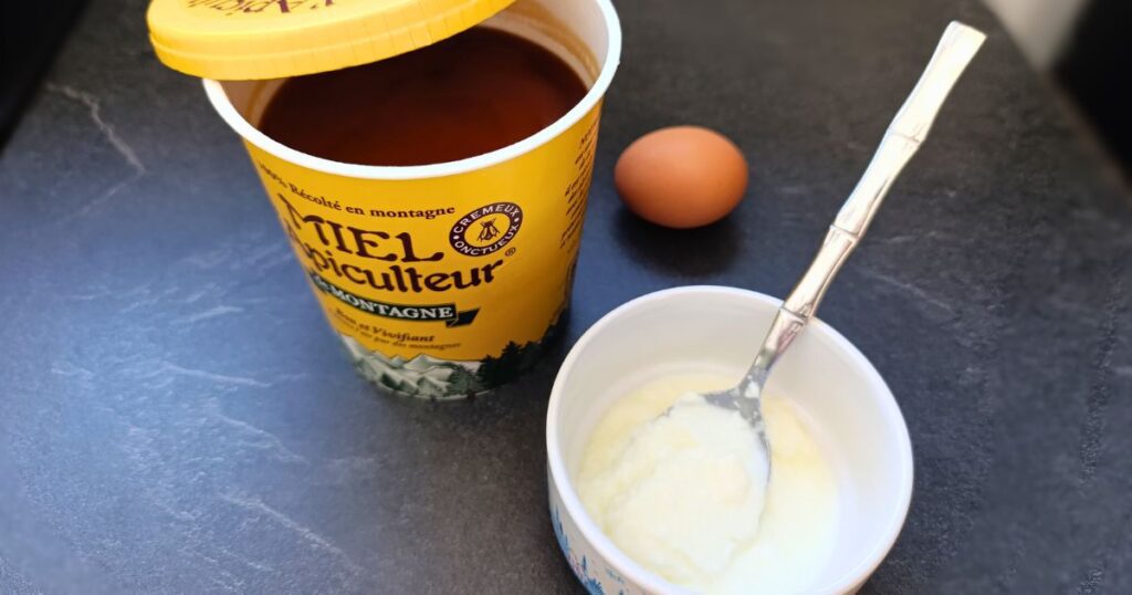 Ingrédients d’un masque capillaire maison naturel : yaourt, miel et œuf